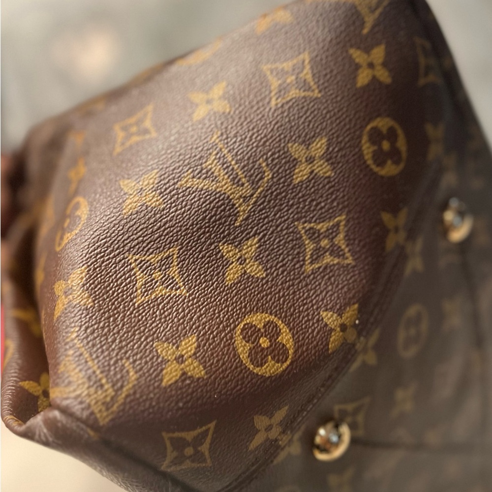 Louis Vuitton Monogram MM Artsy Bag - Picture 9 of 14